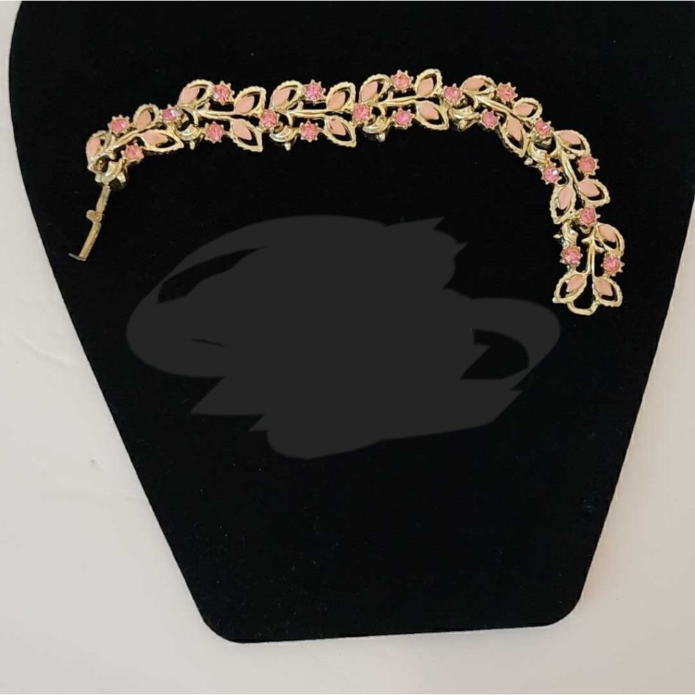 Vintage gold painted flora rhinestone pastel pink bracelet - Picture 4 of 10
